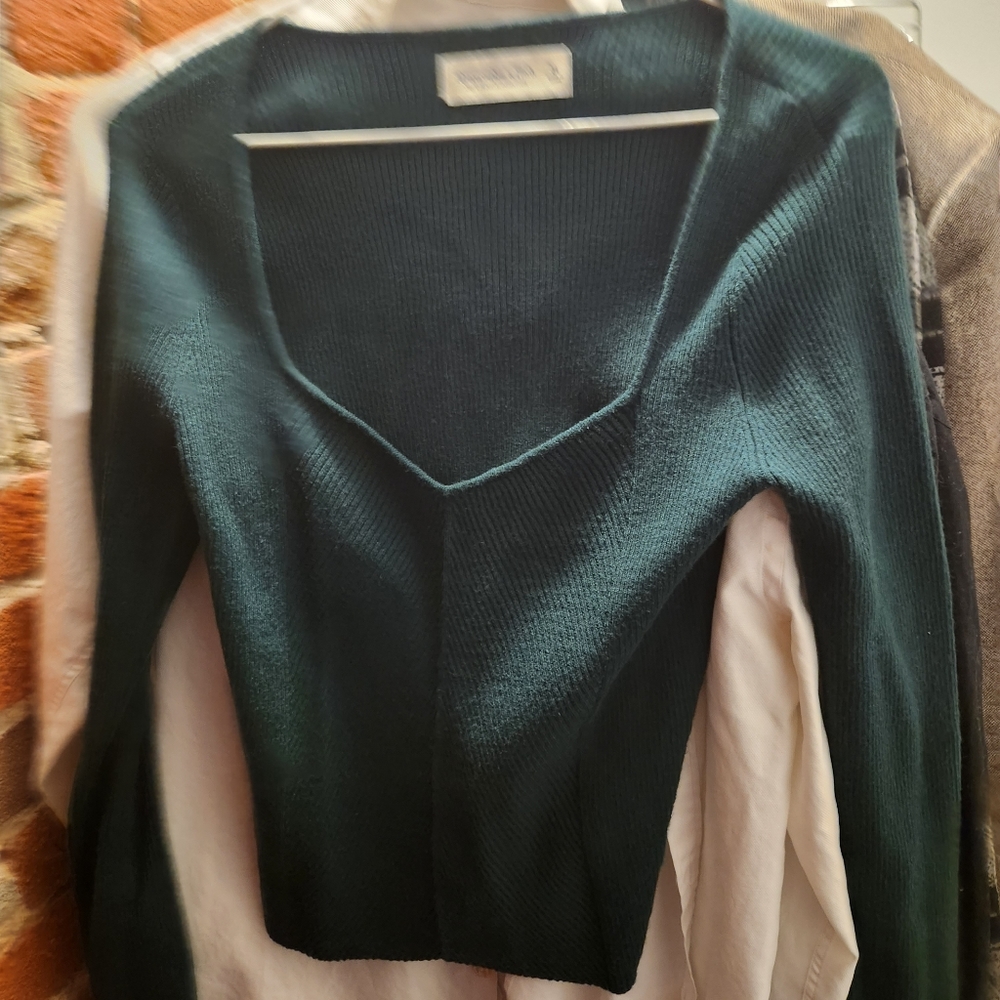 Abercrombie sweater never worn